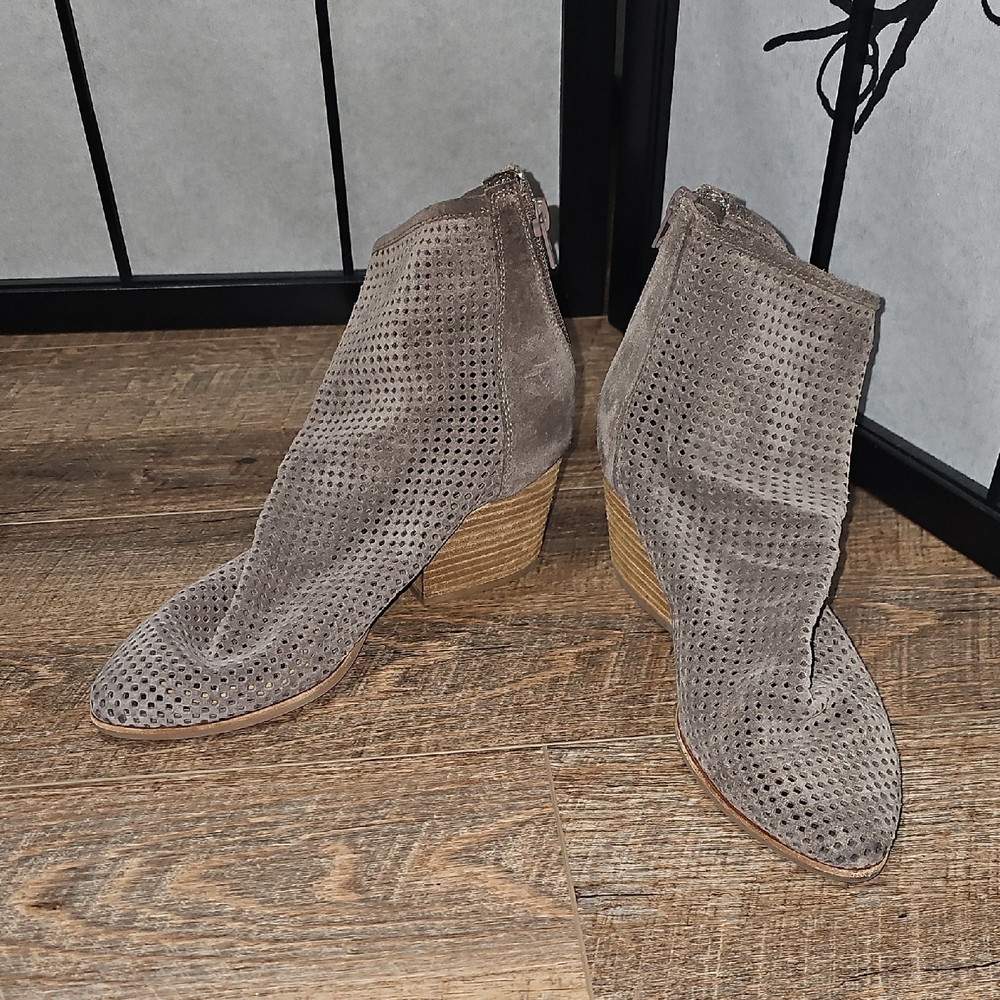 Jeffrey Campbell Perforated Taupe Ankle Boots Size 6 - Picture 3 of 10